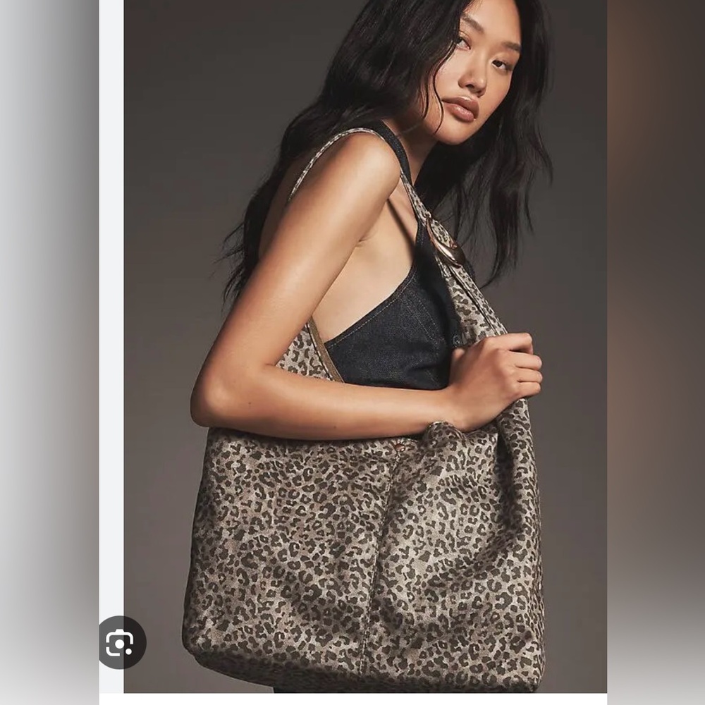 The Love Knot Slouchy Bag
Buckle Edition Leopard Print
